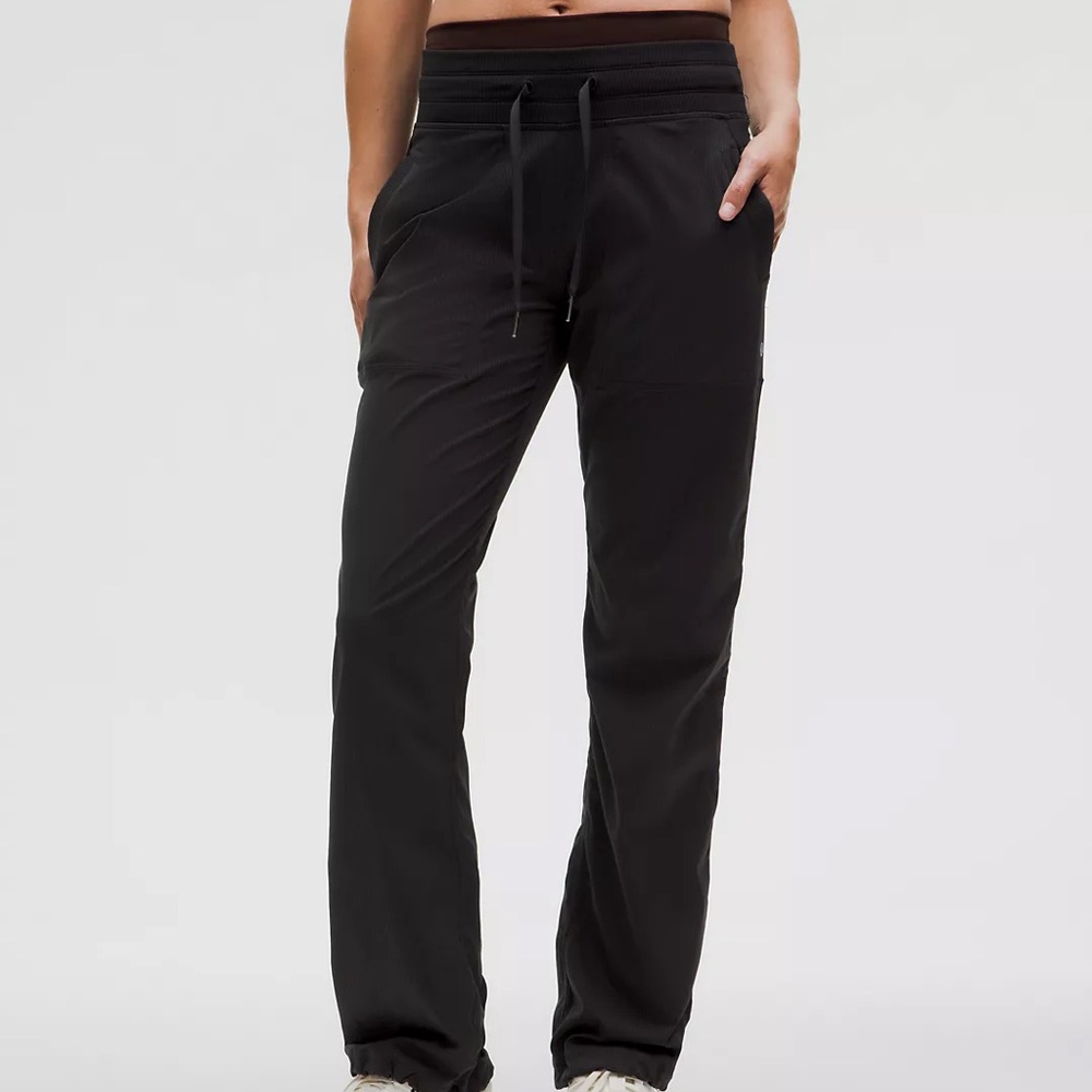 Lululemon BRAND NEW Dance Studio Mid-Rise Pant Short Size 4